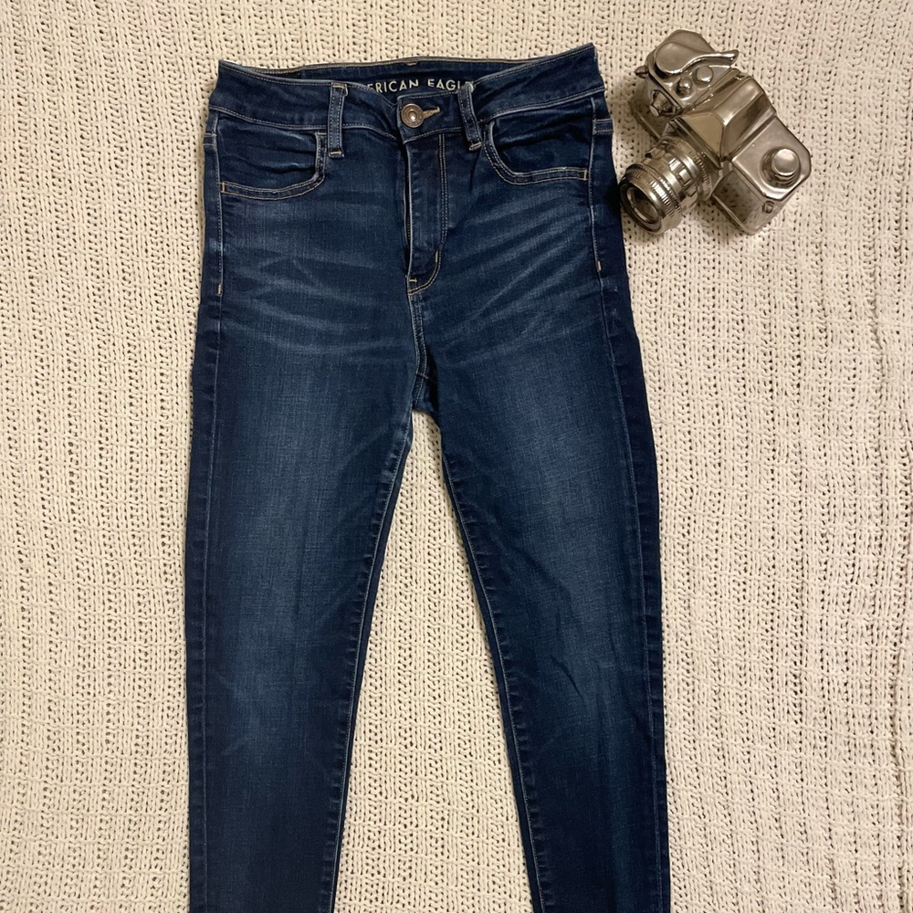 AMERICAN EAGLE HIGH-WAISTED JEGGING